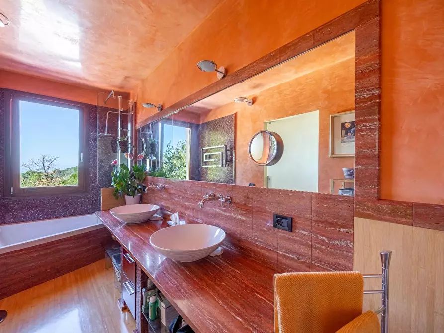 Immagine 76 di Villa in vendita  a Massarosa