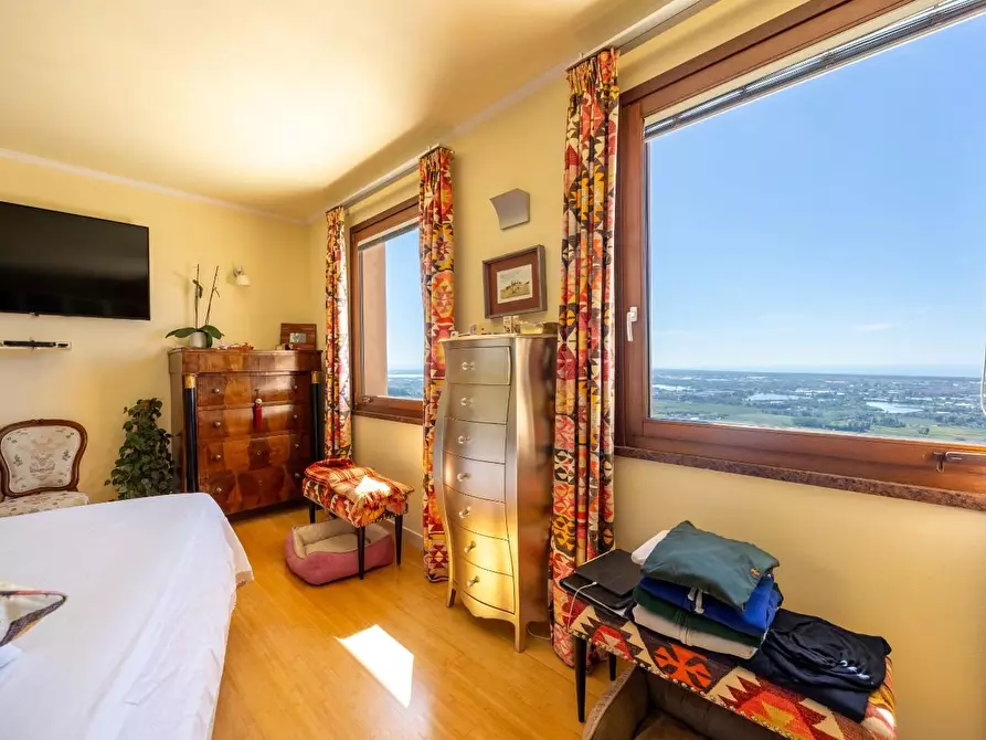 Immagine 69 di Villa in vendita  a Massarosa