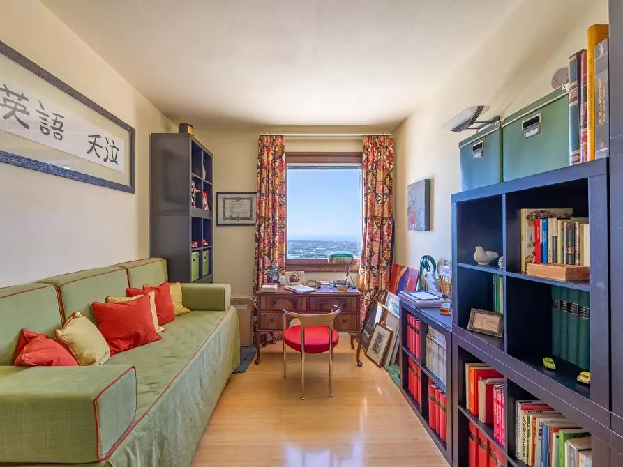 Immagine 65 di Villa in vendita  a Massarosa