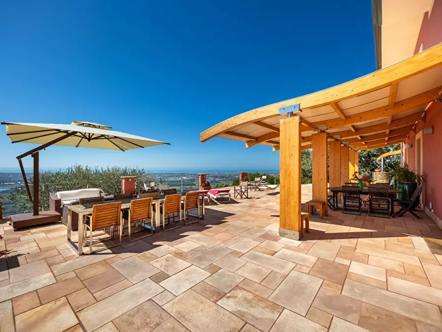 Immagine 93 di Villa in vendita  a Massarosa