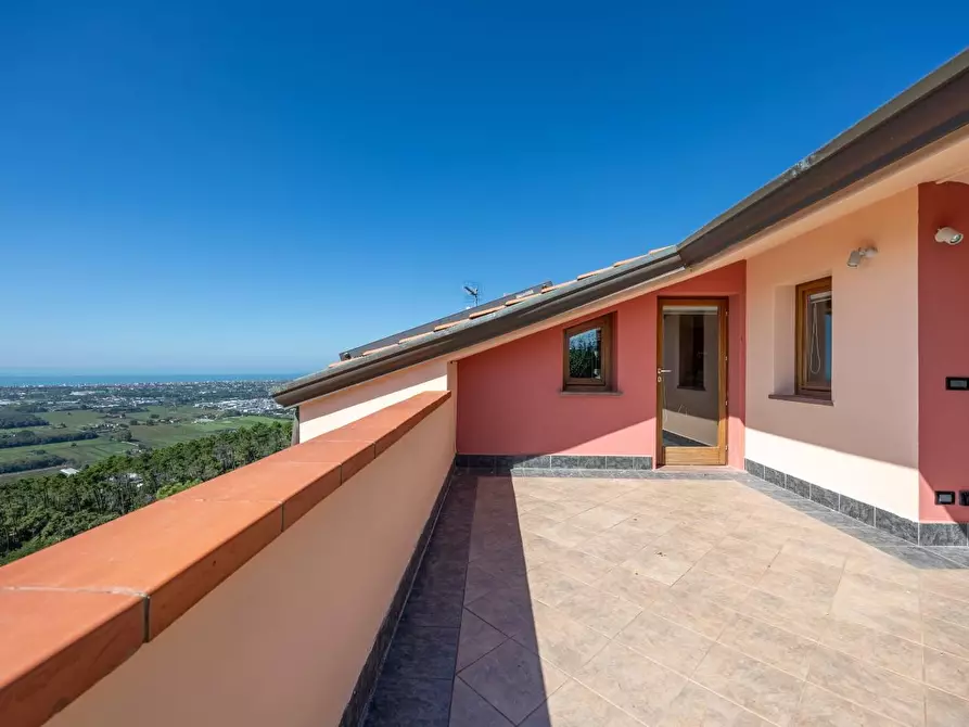 Immagine 86 di Villa in vendita  a Massarosa