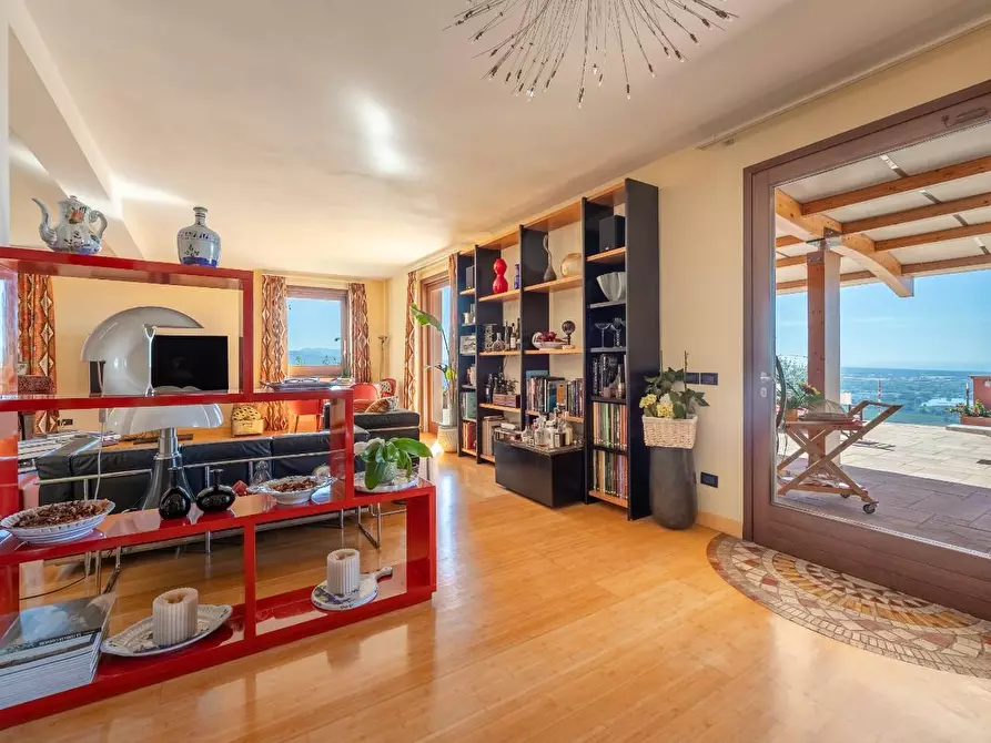 Immagine 45 di Villa in vendita  a Massarosa