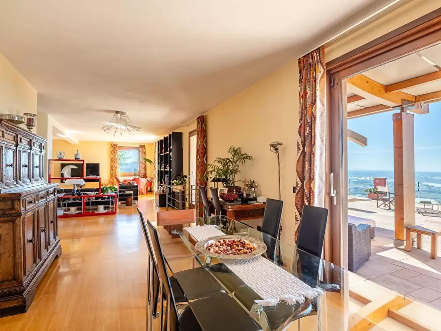 Immagine 47 di Villa in vendita  a Massarosa