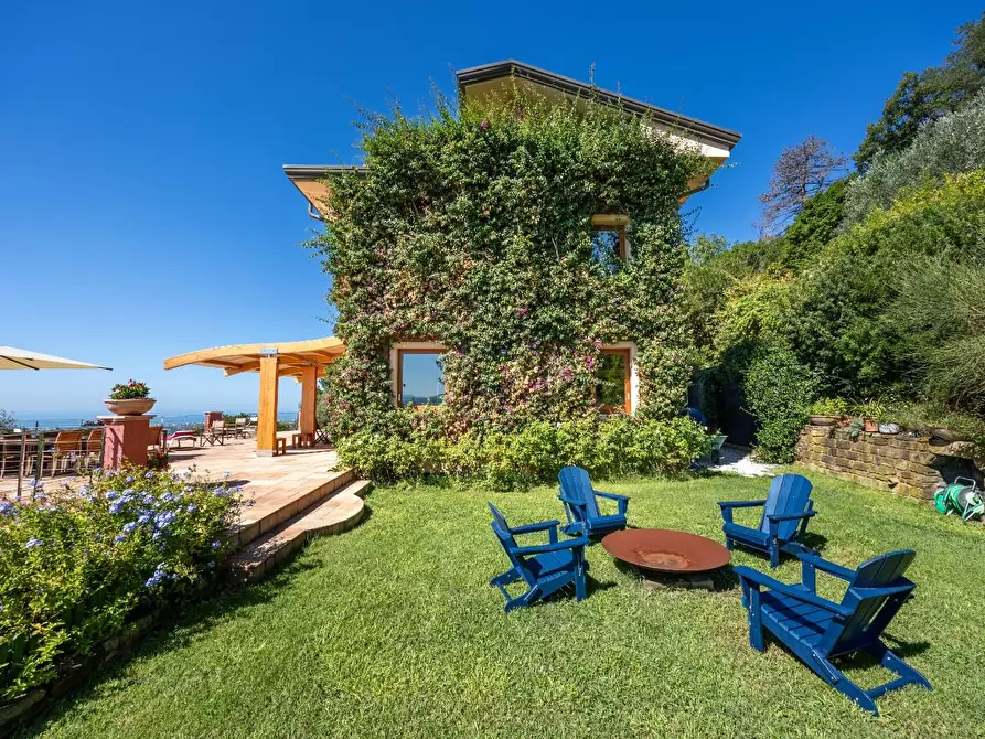 Immagine 97 di Villa in vendita  a Massarosa