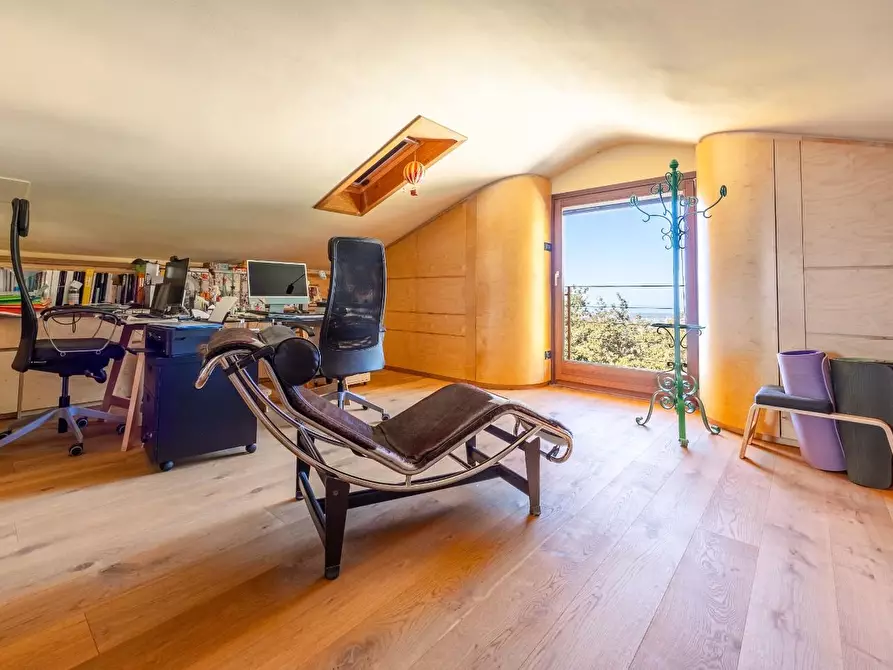 Immagine 80 di Villa in vendita  a Massarosa