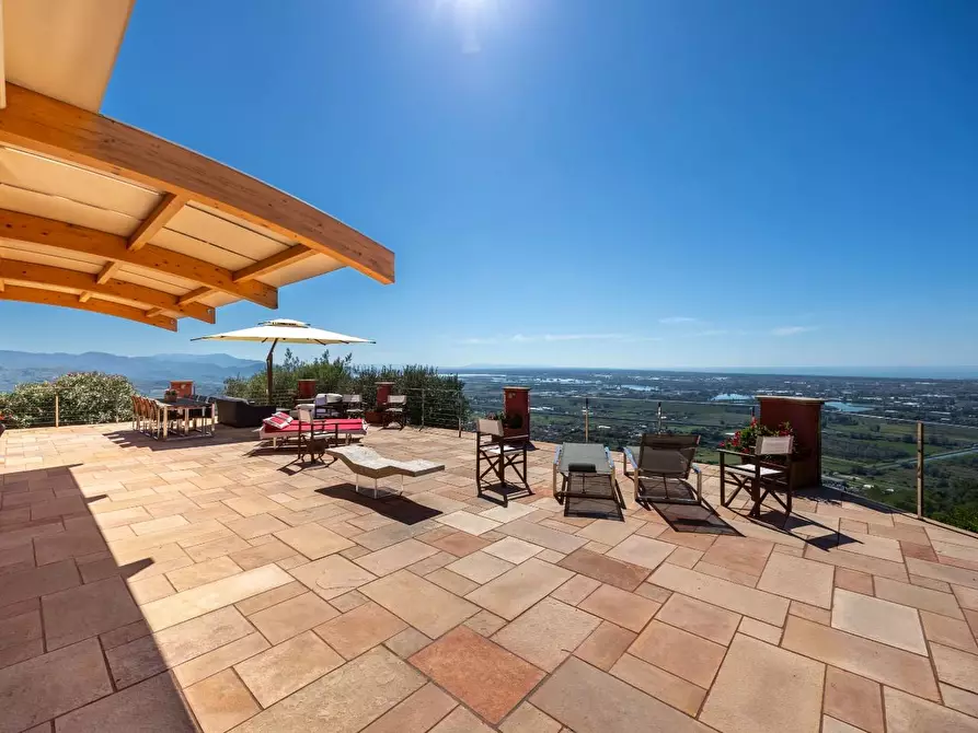 Immagine 91 di Villa in vendita  a Massarosa
