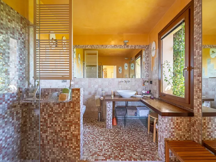 Immagine 60 di Villa in vendita  a Massarosa