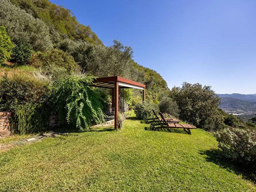 Immagine 95 di Villa in vendita  a Massarosa