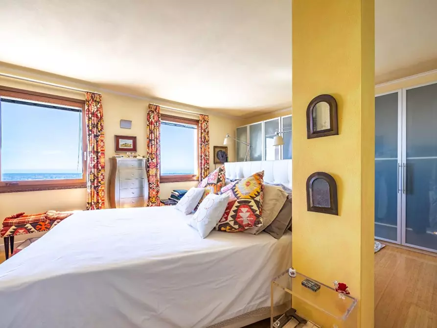 Immagine 71 di Villa in vendita  a Massarosa