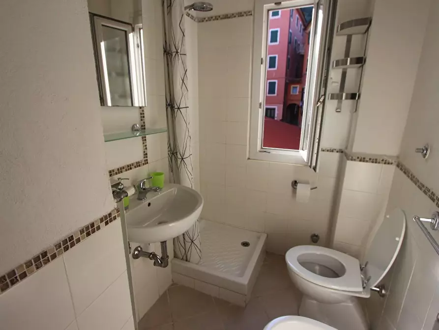 Immagine 9 di Appartamento in vendita  a La Spezia