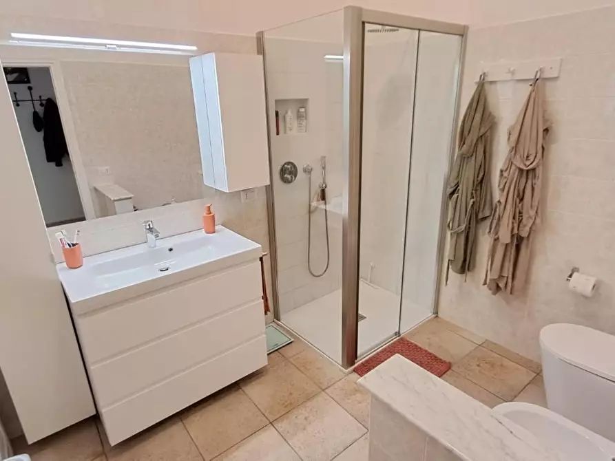 Immagine 8 di Appartamento in vendita  a Cecina