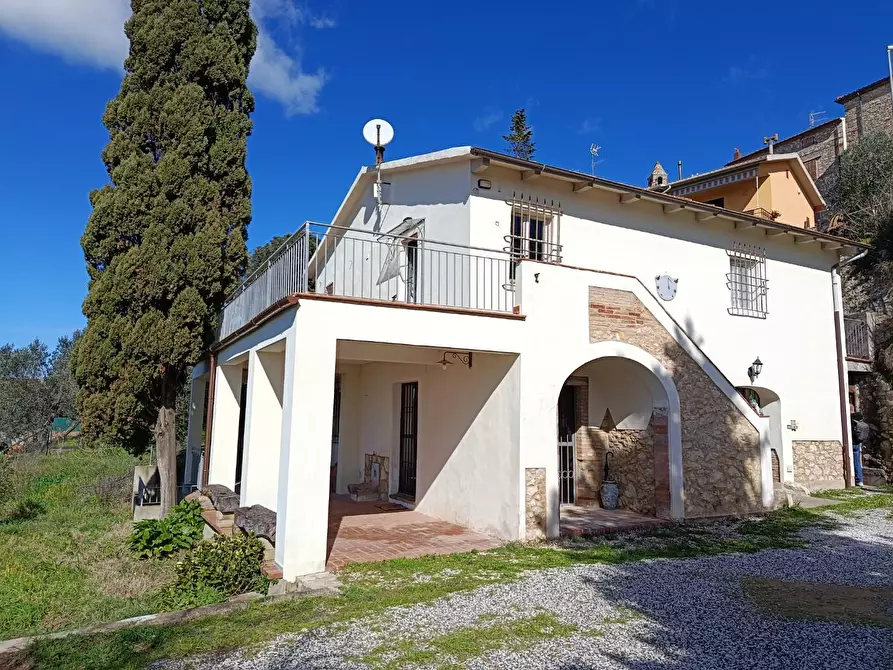 Immagine 1 di Villa in vendita  a Rosignano Marittimo