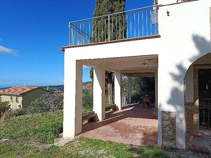 Immagine 2 di Villa in vendita  a Rosignano Marittimo