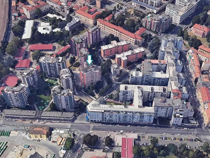 Immagine 1 di Garage in vendita  a Milano