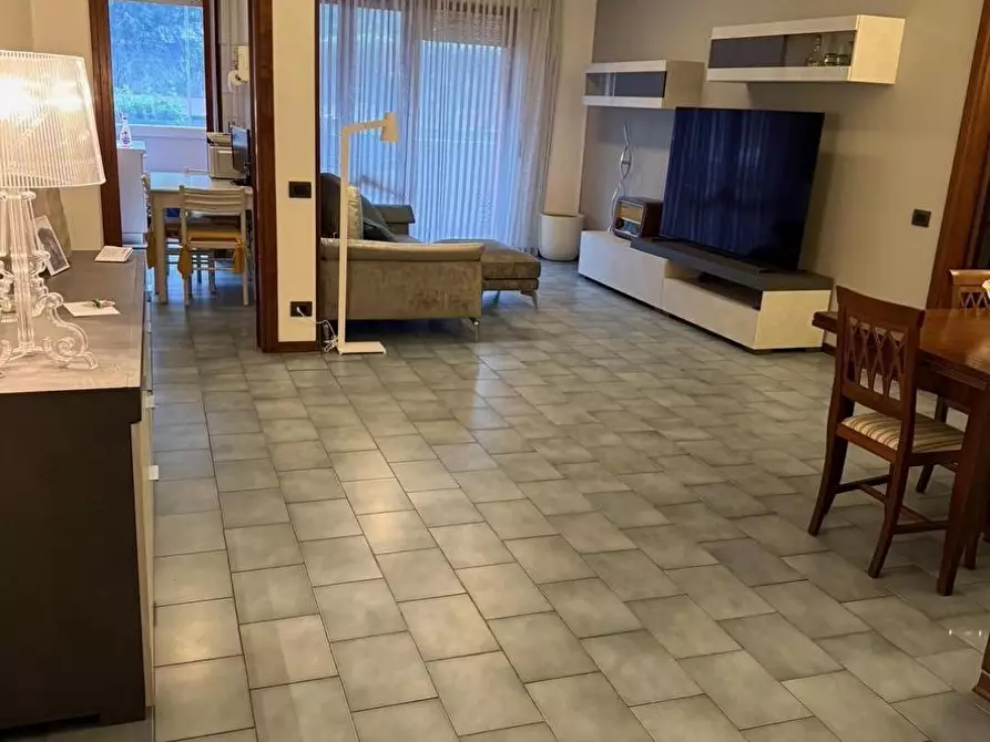 Immagine 1 di Appartamento in vendita  a Carrara