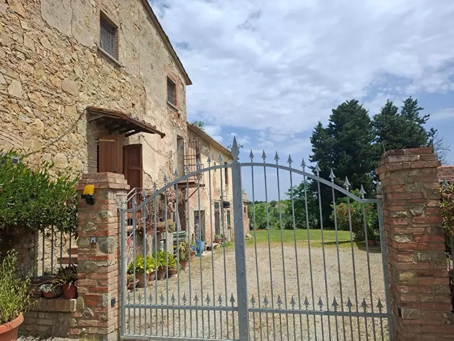 Immagine 1 di Casa colonica in vendita  a Gambassi Terme
