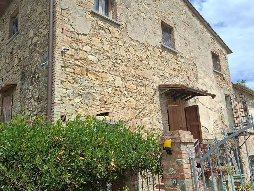 Immagine 2 di Casa colonica in vendita  a Gambassi Terme