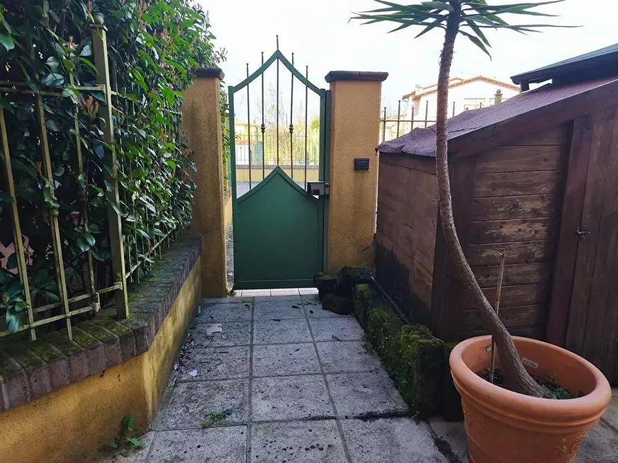 Immagine 13 di Casa semindipendente in vendita  a Castelnuovo Magra