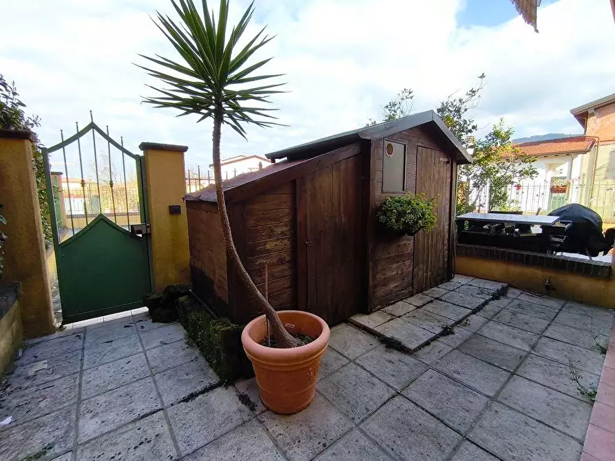 Immagine 11 di Casa semindipendente in vendita  a Castelnuovo Magra