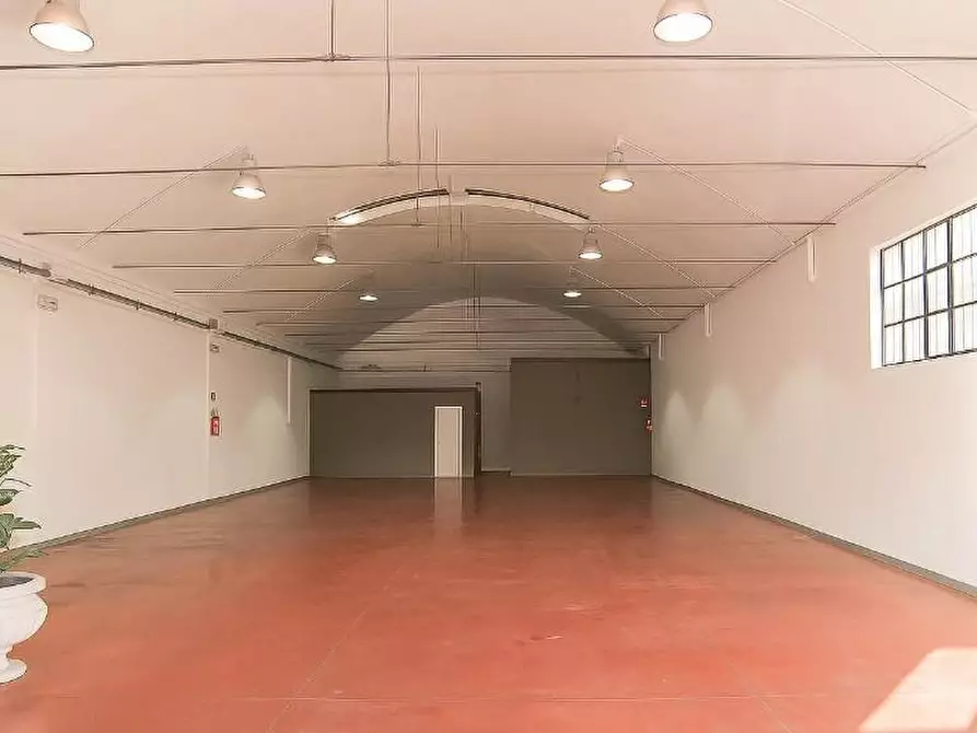 Immagine 2 di Attività artigianale in vendita  a Pistoia