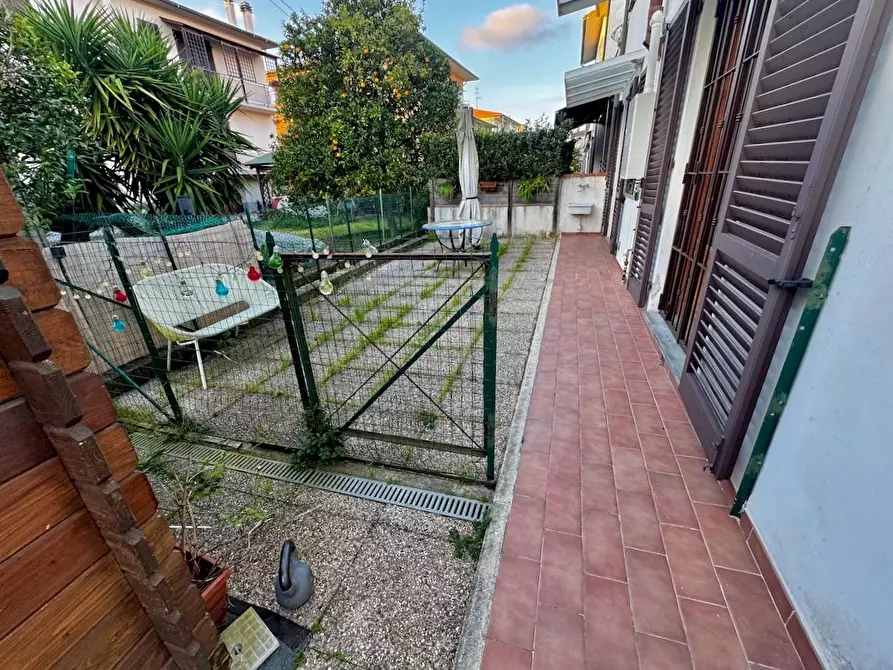 Immagine 10 di Villetta a schiera in vendita  a Pisa