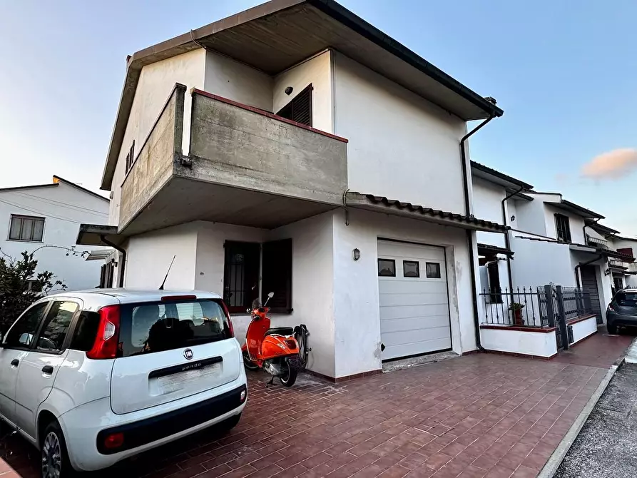 Immagine 1 di Villetta a schiera in vendita  a Pisa