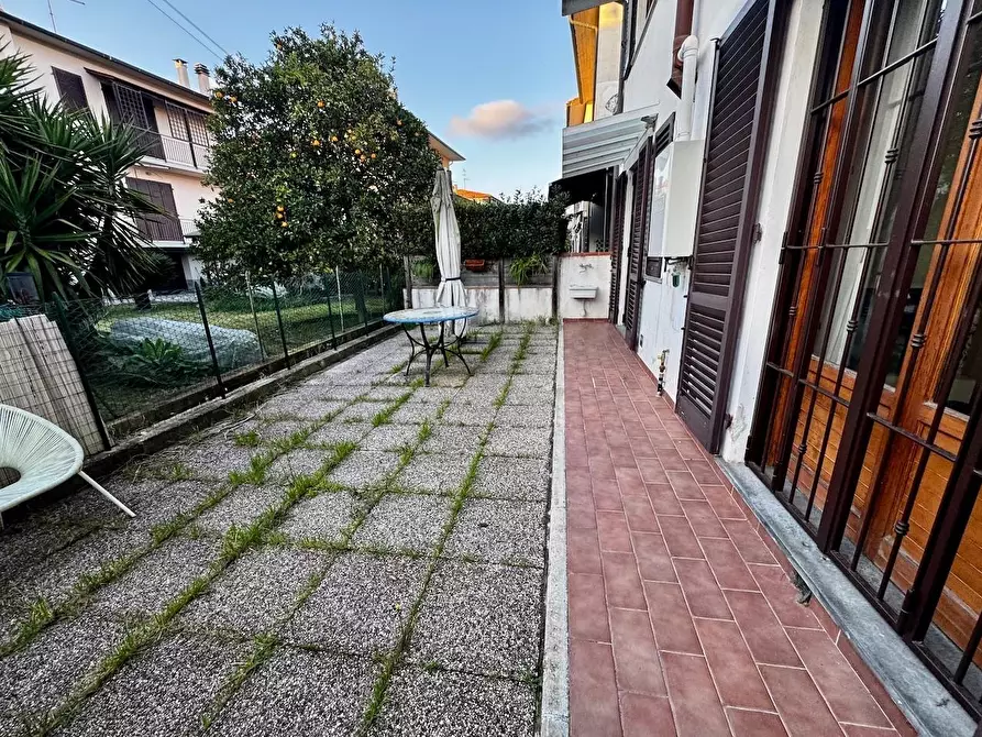 Immagine 8 di Villetta a schiera in vendita  a Pisa