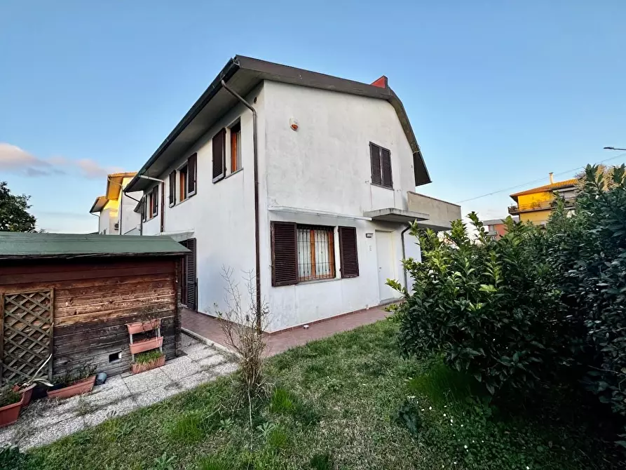 Immagine 2 di Villetta a schiera in vendita  a Pisa