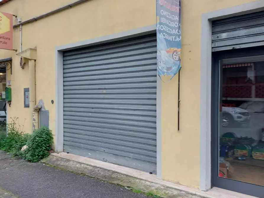 Immagine 7 di Locale commerciale in vendita  a Carrara