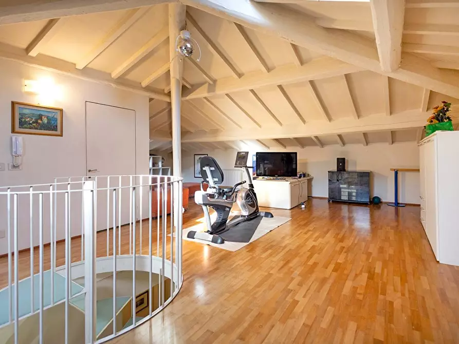 Immagine 18 di Villa in vendita  a Pisa