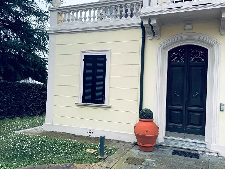 Immagine 27 di Villa in vendita  a Pisa