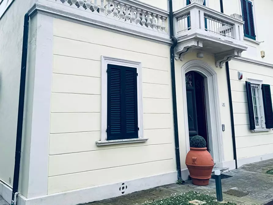 Immagine 1 di Villa in vendita  a Pisa