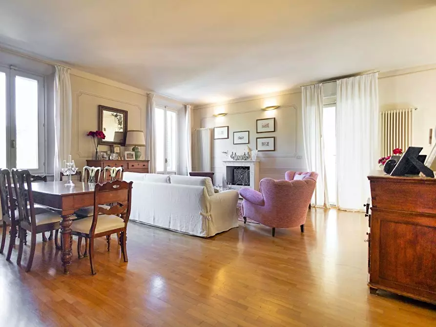 Immagine 9 di Villa in vendita  a Pisa