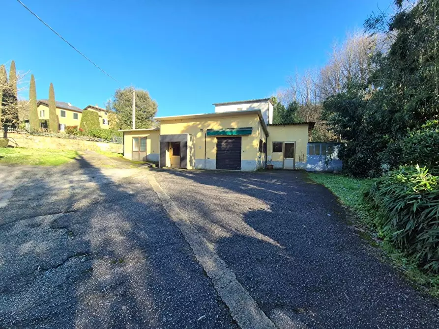 Immagine 2 di Locale commerciale in vendita  a Capannori