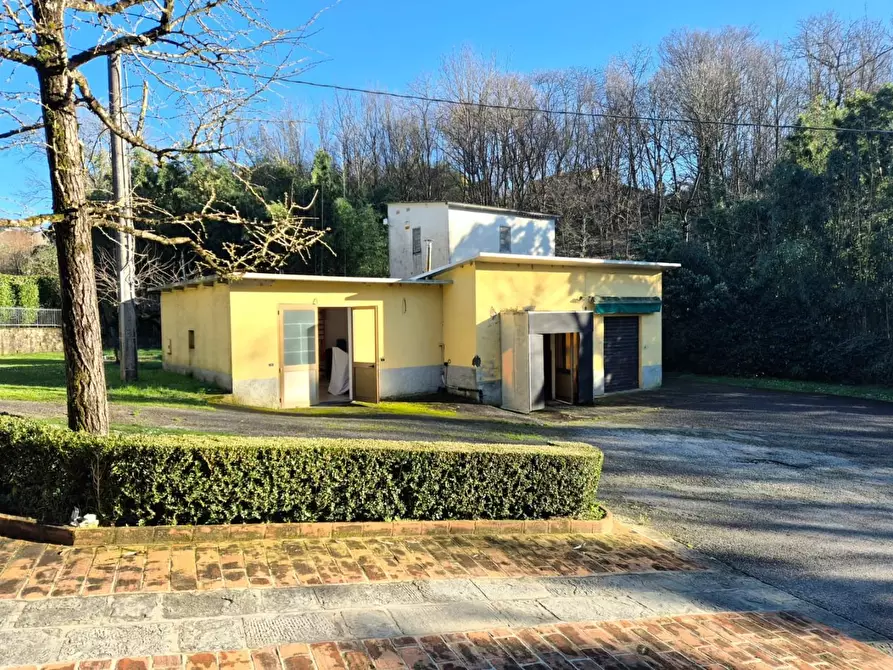 Immagine 3 di Locale commerciale in vendita  a Capannori