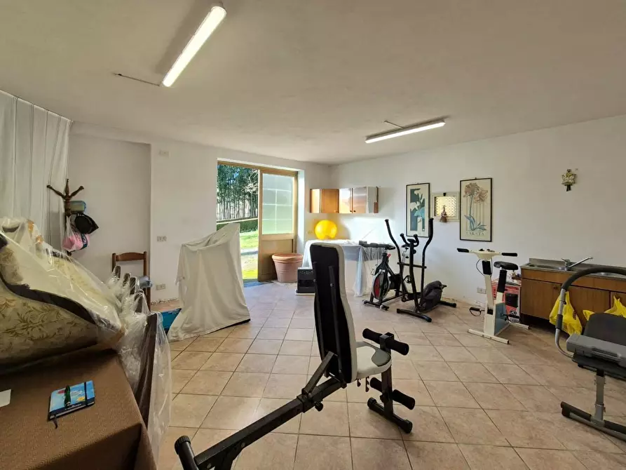 Immagine 7 di Locale commerciale in vendita  a Capannori