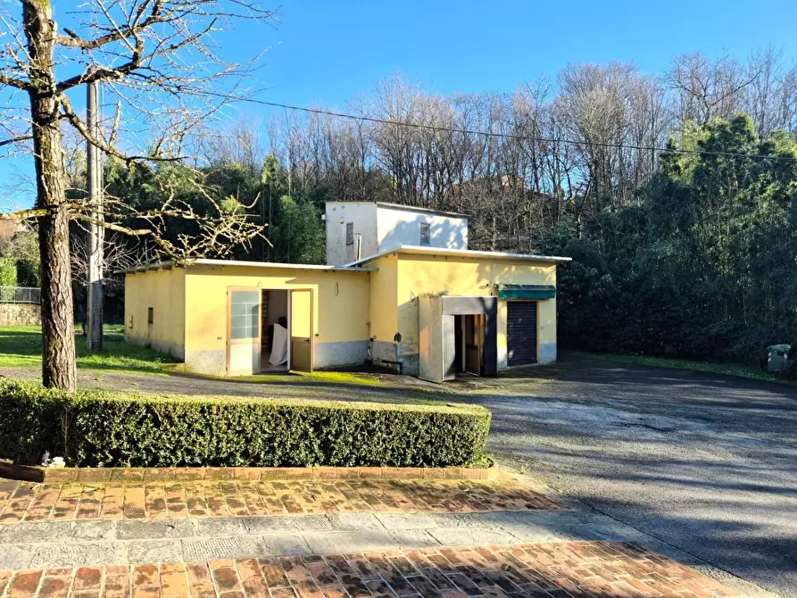 Immagine 1 di Locale commerciale in vendita  a Capannori