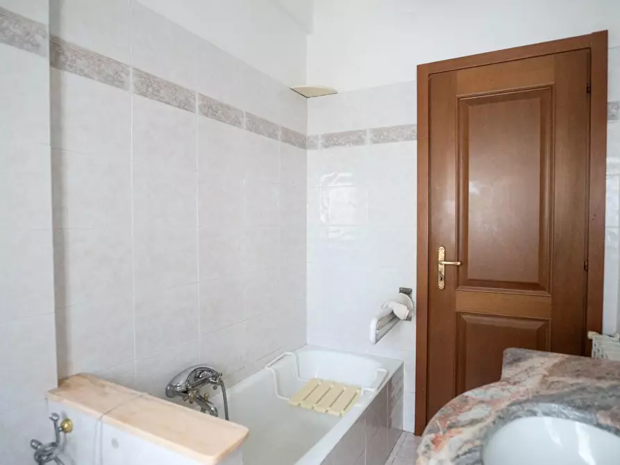 Immagine 8 di Appartamento in vendita  a Carrara