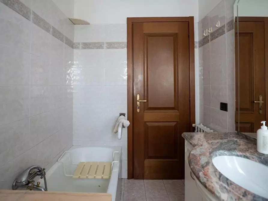 Immagine 7 di Appartamento in vendita  a Carrara