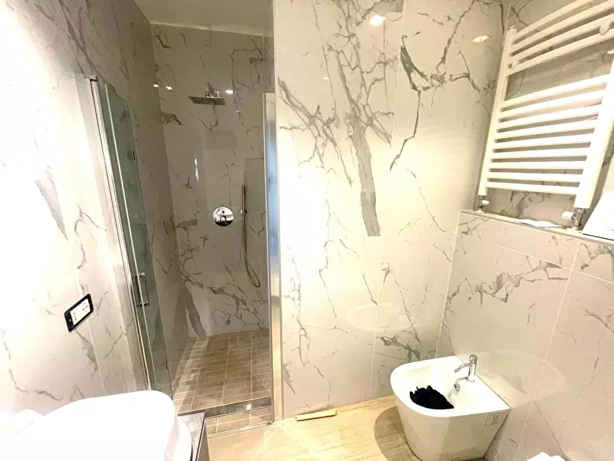 Immagine 22 di Appartamento in vendita  a Massa