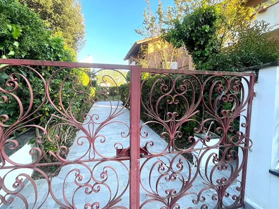 Immagine 9 di Appartamento in vendita  a Massa