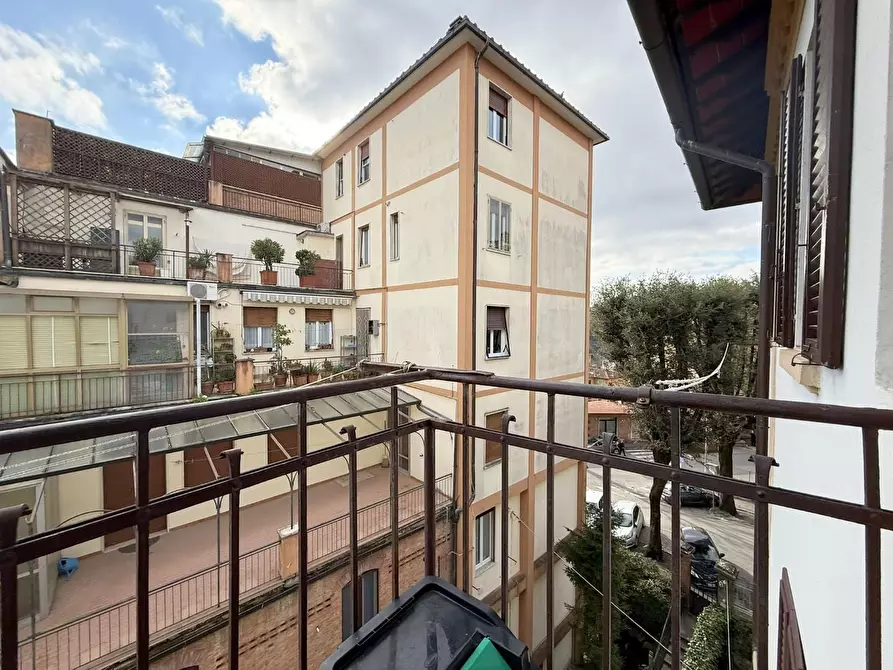 Immagine 3 di Appartamento in vendita  a Siena