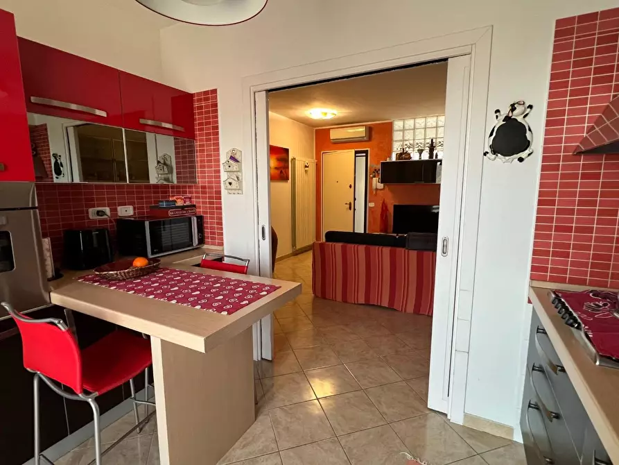 Immagine 11 di Appartamento in vendita  a Massa