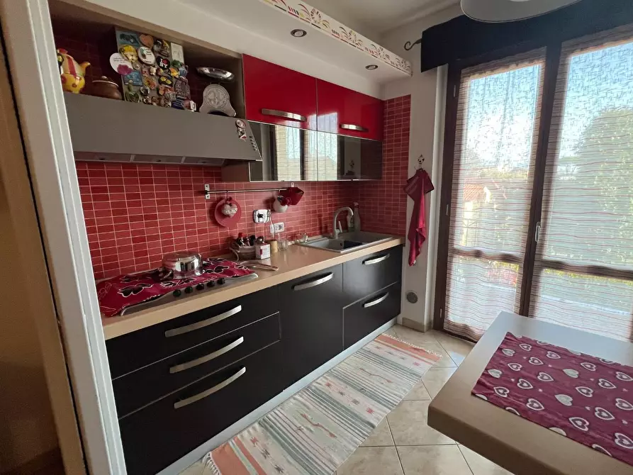 Immagine 6 di Appartamento in vendita  a Massa