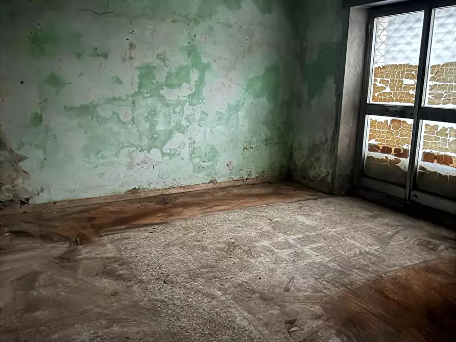 Immagine 4 di Locale commerciale in affitto  a San Giuliano Terme