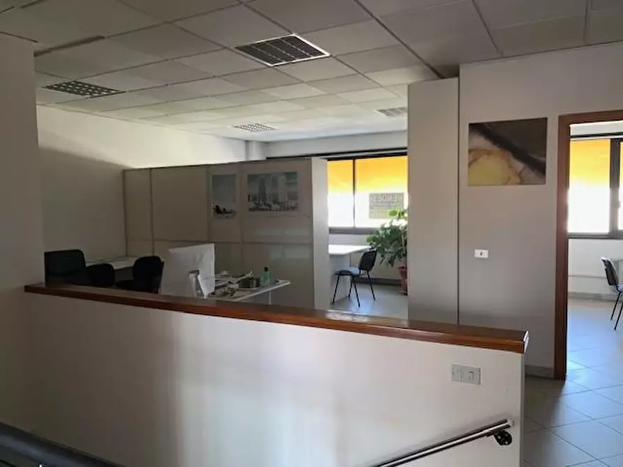 Immagine 1 di Ufficio in vendita  a Carrara