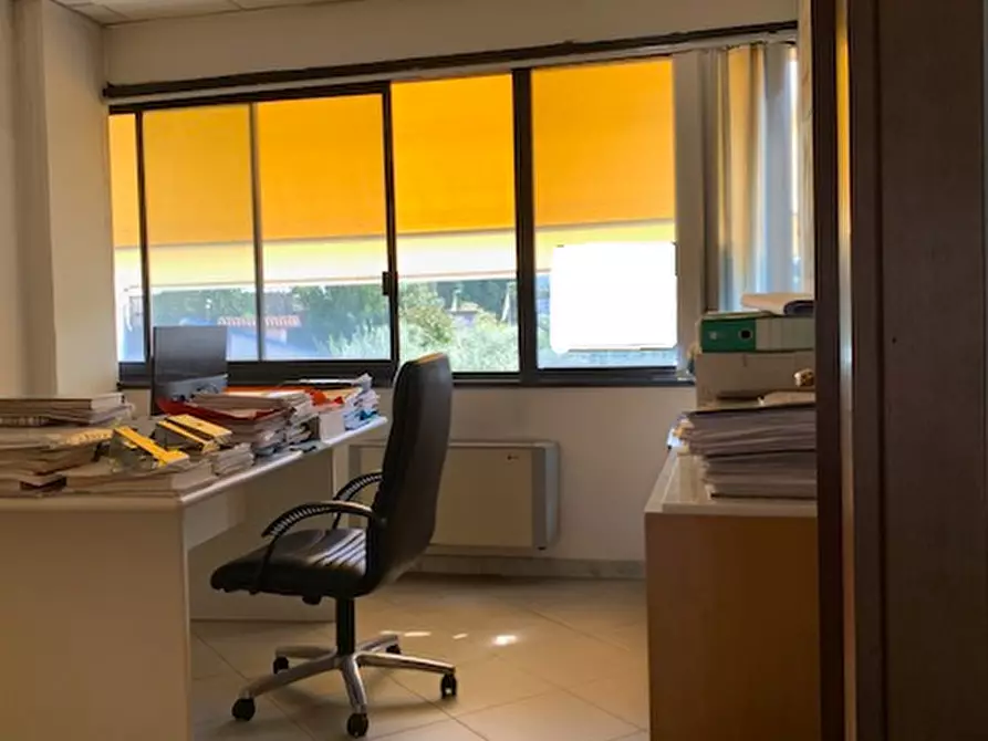 Immagine 4 di Ufficio in vendita  a Carrara