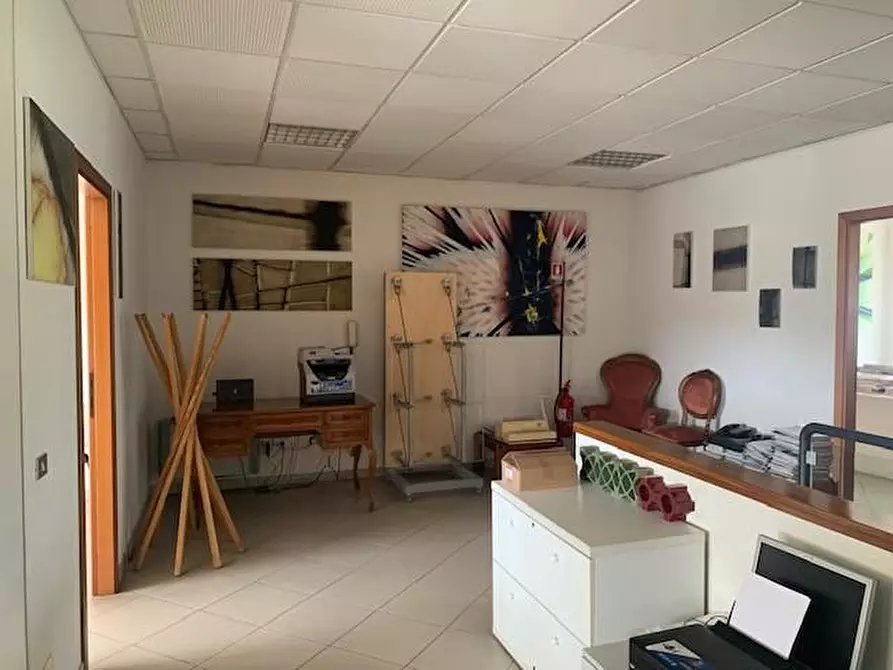 Immagine 3 di Ufficio in vendita  a Carrara