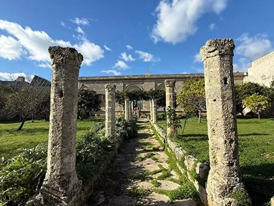 Immagine 11 di Villa in vendita  a Castrignano Del Capo
