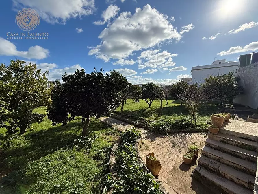 Immagine 43 di Villa in vendita  a Castrignano Del Capo